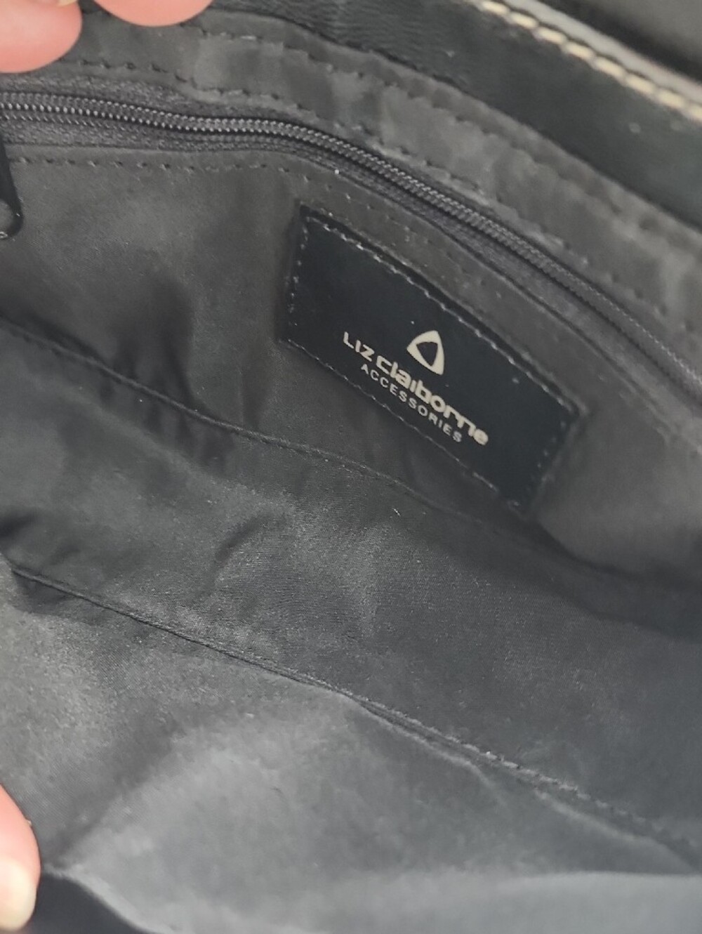 Liz Claiborne Black Leather Shoulder Bag with Contrast Stitching - Picture 8 of 13